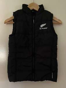 All Blacks sleeveless jacket vest child size 6 blue lining