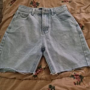 Womans size 6 shorts