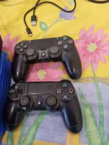 PS4, 2 Controllers 15 games