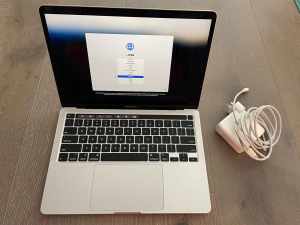 MacBook Pro 13 2020 Intel i5 1.4 GHz 8GM RAM 256GB SSD Silver