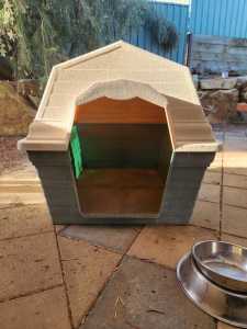 Dog kennel for sale. Measures 96cm long, 77cm wide, 76cm high.