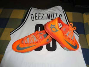 NIKE AIR KEVIN DURANT KD 6 VI NYC 66 TOTAL ORANGE US 6Y IN GREAT COND.