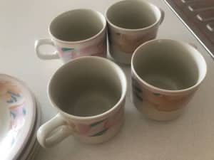 Tea Cups and Saucer Set/4