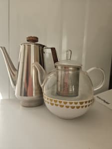2 x teapots............