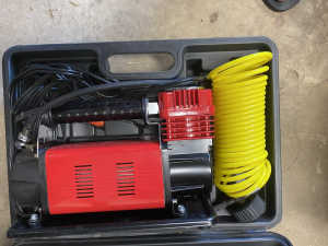 12v Air compressor 4WD AND CAR TYRES