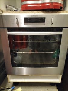 Westinghouse 60cm wall oven