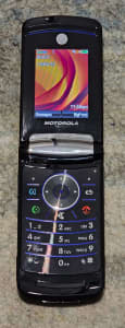 Motorola RAZR2 V9 unlocked boxed collectors vintage 3G mobile phone