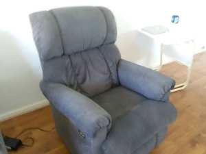 Electric operated recliner, near new condition 