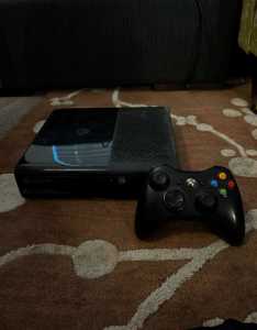 Xbox 360, Kinect sensor, 8 games, controller and the Xbox 360 chord