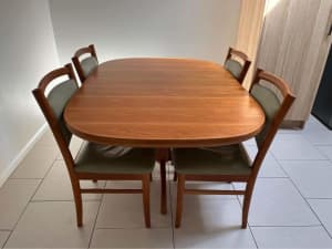 Vintage Chiswell dining suite
