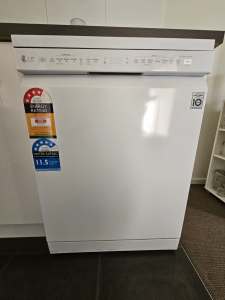 LG Dishwasher 60cm freestanding