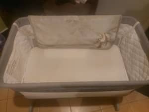 Co-sleeper bassinet