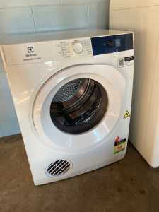 Electrolux 7.0kg clothes dryer