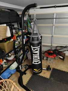 Everlast heavy bag and stand 