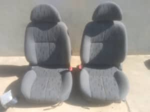 Bucket seats with seat belts