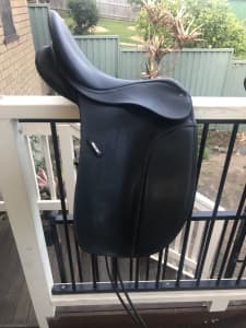 Wintec dressage saddle 17” seat