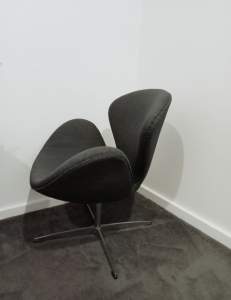 Arne Jacobsen Swan chair ( replica) Grey