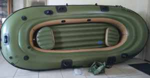 Voyager 500 inflatable boat in working order