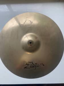 Zildjian 19 A custom Crash cymbal