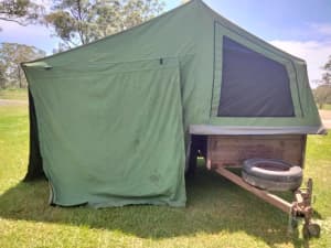 Travelling trailers camper