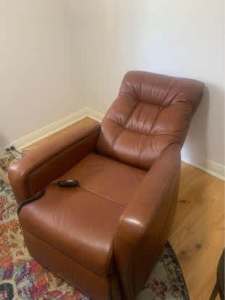Berkowitz Brando motorised lift chair - tanned leather