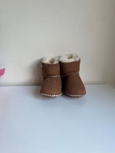 Baby Ugg Bootie, Brown, New without tag, Foot Length 14.5cm