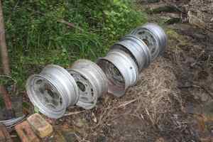 Free 5 Steel Tyre Rims - Land Rover Mk. One Discovery 1997