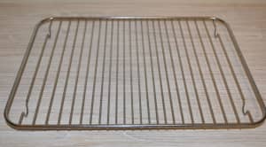 Baking Grill Cooling Grill (36cm x 27.5cm) - EUC