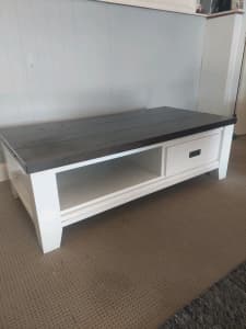 SOLID TIMBER COFFEE TABLE WHITE 