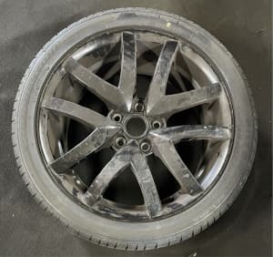 COMMODORE VE HSV 19inch RIM & TYRE *ONE WHEEL ONLY*