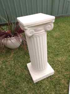 Pedestal ceramic light weight