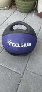Celsius 9kg dual handle medicine ball