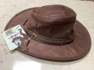 Mens Hat. New. Genuine Leather. Kiwi Classics. Folds down for packing.