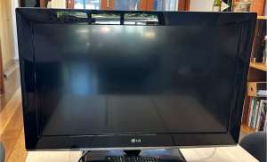 LG HD LCD TV 32” Television 