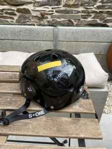 Wanted: S1 Black Skating Helmet-Removable Stickers