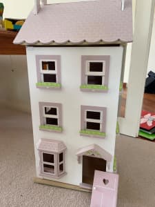 Le Toy Van dolls house and furniture