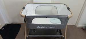 Co-sleeper bassinet for newborn baby