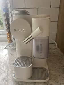Delonghi Nespresso Coffee Machine