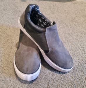 Boys Shoes Brand New (size 3)