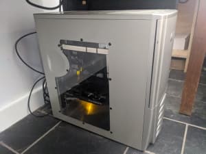 RX 7600 Gaming Computer. Retro Case