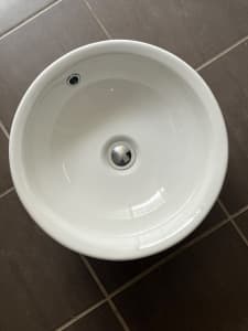 Bathroom freestanding sink