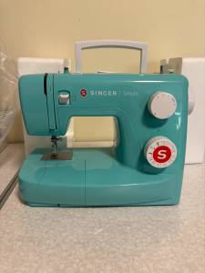Sewing Machine - Singer Simple 3223
