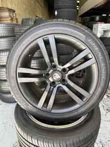4x HOLDEN COMMODORE WHEELS 245/45/18 TYRE EXCELLENT CONDITION WITH 90%
