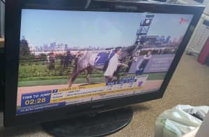 Samsung 32inch LCD TV, working, no remote, Delivery for extra, Carlton