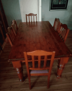 Solid wood dining table and 6 chairs Excellent Condition
