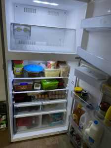 Hisense fridge / freezer 593 litre in good condition