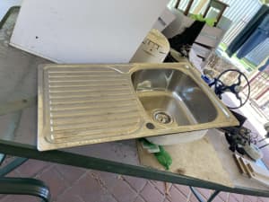 Kitchen sink single bowl with drainer