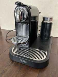 Nespresso Coffee MACHINE WITH INTEGRATED MILK FROTHER