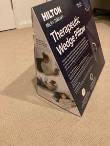 THERAPEUTIC PILLOW WEDGE Hilton in box