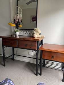 Dressing table & 1 bedside table $45